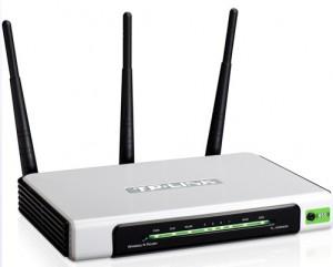 Router Wireless TP-LIINK N300, 4 Porturi, 3 antene fixe,TL-WR940N