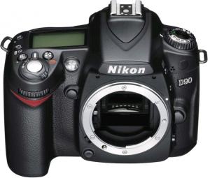 Nikon D 90 Body + CADOU: SD Card Kingmax 2GB