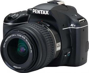Pentax K-X Kit + Obiectiv DAL 18-55 mm + Obiectiv DAL 55-300 mm + CADOU: SD Card Kingmax 2GB