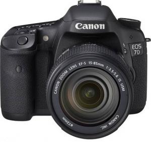 Canon EOS 7 D Kit + Obiectiv EF-S 15-85 mm IS USM + CADOU: SD Card Kingmax 2GB