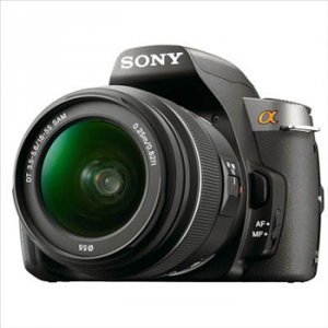 Sony Alpha 380 Kit + Obiectiv DT 18-55 mm + CADOU: SD Card Kingmax 2GB