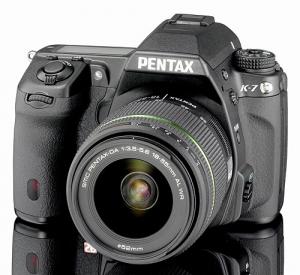 Pentax K7 Kit + Obiectiv DA 18-55 mm WR + Obiectiv DA 50-200 mm WR + CADOU: SD Card Kingmax 2GB