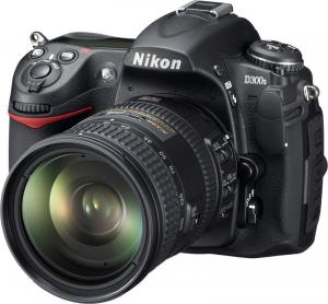 Nikon D300S Kit + Obiectiv AF-S DX 18-200 VR II + CADOU: SD Card Kingmax 2GB