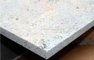 Placaj granit Alb Kashmir, lucios, 30,5 x 61 x 1 cm