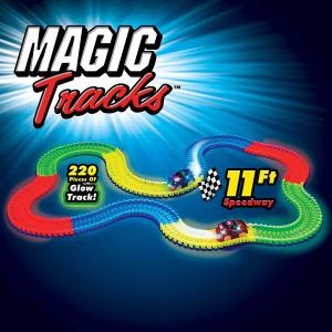 Pista de curse cu masina Magic Tracks 220 de piese
