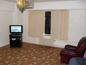 APARTAMENT 2 CAMERE DE VANZARE CALEA CALARASILOR (VEDERE SI INTRARE STRADALA)