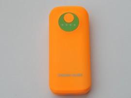 Baterie externa USB Portocalie Power Bank 5600mAh pentru (Samsung si alte telefoane ) iphone 4, 4S, Mp3, GPS + 4 Mufe Cod 013
