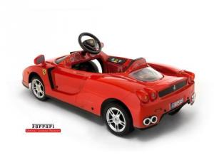 Masinuta cu pedale Ferrari Enzo Toys Toys