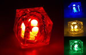 Cuburi de gheata cu LED intermitent