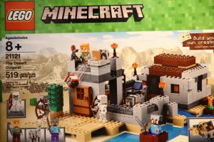 LEGO Minecraft Avanpostul din desert