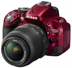 Nikon D5200 24 MP Rosu Kit + AF-S DX 18-55 mm VR II