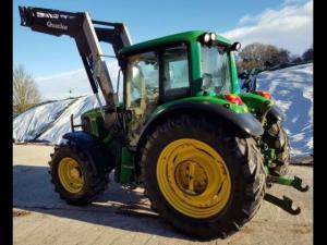 Tractor cu incarcator John Deere 6420