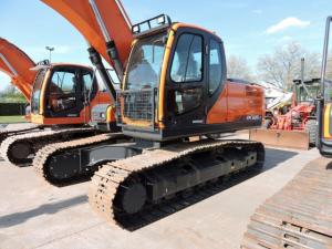 Excavator pe senile Doosan DX 225 LC