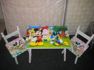 Masuta copii  cu 2 scaune Disney Mickey Mouse