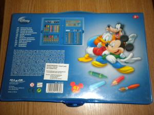 Caseta de colorat cu 67 piese Mickey Family
