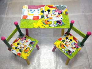 Masuta copii cu 2 scaune Disney Mickey si Minnie Mouse