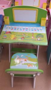 Birou copii cu scaunel reglabil cu tabla si pahare Verde