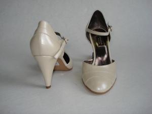 Pantofi decupati - Colectia vara 2010-2011 - Crem Bareta