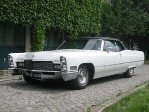 Masina clasica de colectie Cadillac De Ville Cabrio