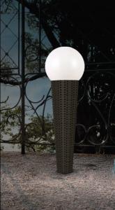Torch, stalp solar din ratan cu LEDuri albe si tarus pentru iluminat exterior