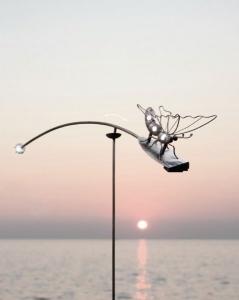 Buterfly, lampa solara rotativa cu LED-uri albe si tarus pentru gradina