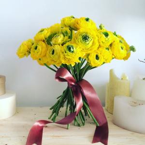 Buchet flori 50 ranunculus galben