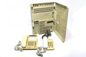 Centrala telefonica + 2 telefoane Panasonic KX-T30810B prevazuta cu 3 CO (linii externe analogice) si 8 linii interioare si / sau hibride