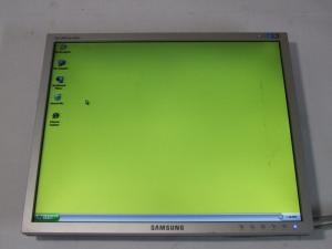Monitor LCD 19 inch Samsung SyncMaster 940N, ecran zgariat si patat, carcasa zgariata, fara talpa DISP_163