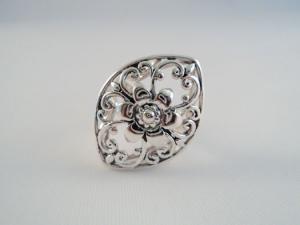 Inel din argint cu motiv floral oriental