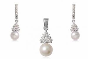 Set cu perle si zirconia albe din argint