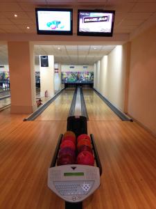 2 piste bowling QubicaAMF in stoc, complet echipate