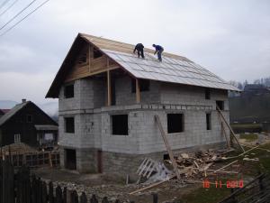 Pret constructii case rosu