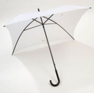 Umbrela alba  in forma de patrat