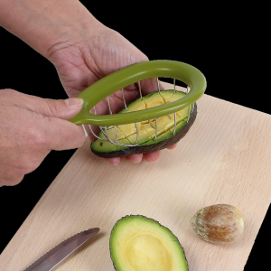 Ustensila pentru taiat avocado in cuburi