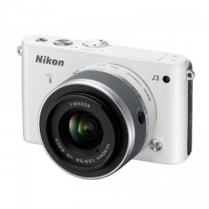 Aparat foto compact Nikon 1 J3 kit 10-30mm VR (alb) + geanta CF-EU06 + card 8GB