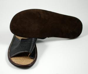 Papuci barbati din piele cu talpa moale de inalta calitate