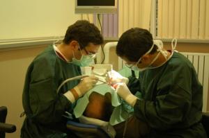 Implanturi dentar