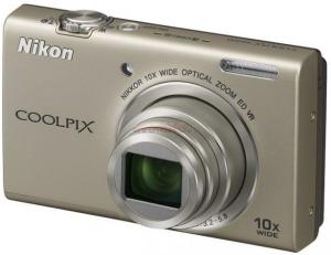 NIKON - Promotie Aparat Foto Digital COOLPIX S6200 (Argintiu) Filmare HD + CADOURI