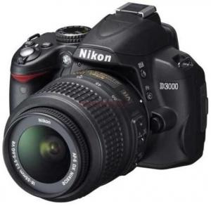 NIKON -  D-SLR D3000 cu Obiectiv 18-55mm VR   (cu Stabilizator Imagine) + CADOURI