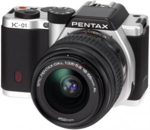 PENTAX - Aparat Foto Mirrorles K-01 (Argintiu) cu Obiectiv SMC DA L 18-55mm F3.5-5.6 AL + SMC 50-200mm F4-5.6