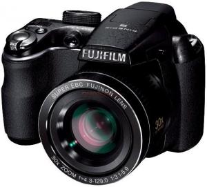 Fujifilm - Promotie Camera Foto Digitala Finepix S4000 (Neagra) + Geanta + Card SDHC 4GB + Incarcator + Acumulatori