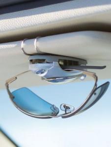 Clips-suport pentru ochelari in masina