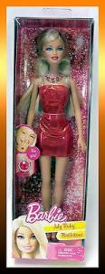Papusa Barbie in rochite cu paiete stralucitoare rosie