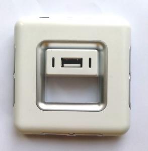 Multiplicator de priza USB cu 7 porturi cu mufa de alimentare suplimentara.