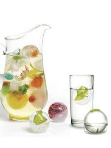 Reginele Cocktail-urilor: sferele pentru gheata aromatizate