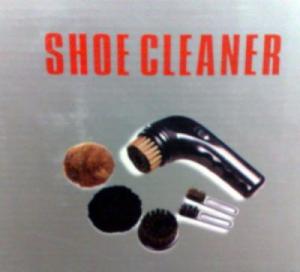 Aparat de curatat si lustruit pantofi.