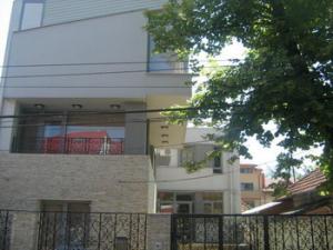 Vila in zona Dr. Sarii, 320mp, 2.700 Europ/luna