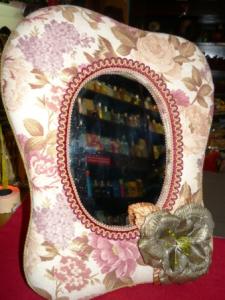 Oglinda decorativa cu rama textila