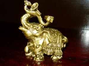 Elefant cu sceptrul puterii - 2