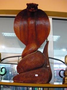 Statueta cobra, din lemn de sesam